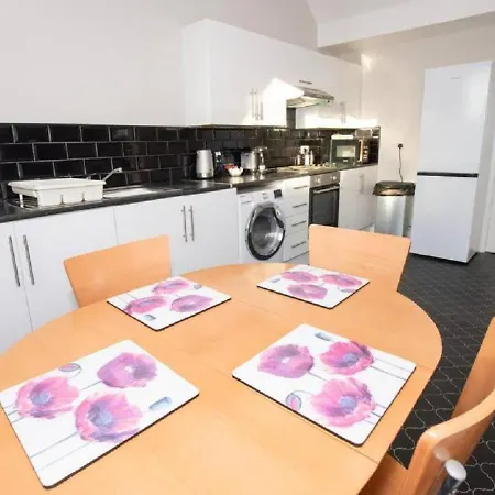Sandmartin - Top Floor 3-Bed Apartment Sea Views & Parking Scarborough Exterior photo