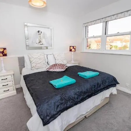 Sandmartin - Top Floor 3-Bed Apartment Sea Views & Parking Scarborough Exterior photo